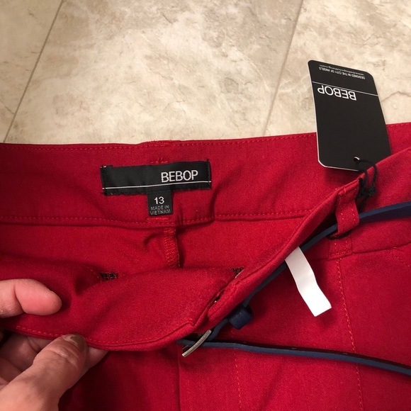 Red shorts - Picture 5 of 9